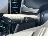 【オートワイパー(AUTO)】雨が降り出した時に、雨滴検出用センサー(レインセンサー)が雨滴を感知すると、自動でワイパーが動作します。