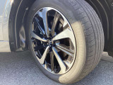 純正20インチアルミホイールでスタイルバッチリ!235/50R20タイヤです