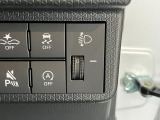 品質へのこだわり!フロアマットやシートなど車内をキレイに清掃し、ニオイや汚れなどを徹底的にクリーニングしてもらっております。室内はピカピカです☆