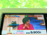 テレビ映像を画面に表示でき、停車中の待ち時間などに番組を視聴してお過ごしいただけます。映像が大きく映し出されるため内容を確認しやすく、車内での時間を快適に演出します。