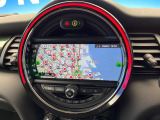 ●純正ナビ:一体感のあるナビは、高級感ある車内を演出してくれます。オーディオ機能も充実しておりますので、運転もより楽しめます♪