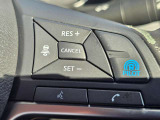 プロパイロットスイッチをONにして走行スピードを設定するだけでステアリングを自動制御で車線中央走行をキープ。車間距離をキープ。急な割り込みにもブレーキ操作なしでスピードコントロール、車間を調整&rArr;安心◎