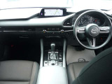 ◆チルト&テレスコピックステアリング◆ドライバーのさまざまな体格に応じて適切な運転姿勢を取りやすいよう、ハンドルの前後位置と高さを調整できます◆