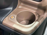 (前席/掘り込み式)ホットカップホルダー☆保温付で温活が車内でも実現♪600mlのペットボトルまで対応しておりスイッチ1つで温かい飲み物は保温を、冷たい飲み物は常温にしてくれます