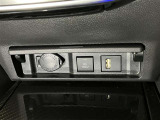 スマートフォンやお手持ちの機器のバッテリー残量が少なくなっても、運転中に充電ができるので安心ですね!