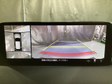 狭い場所での駐車やすれ違いなどでより的確な運転操作に役立つ360&deg;ビューモニターが装備されています。