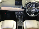 広々とした視界で運転も快適。勿論、安心、安全なSRSエアバックシステム運転席&助手席付