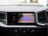 バックカメラ駐車時、後退時に後方を確認する事ができる安全快適装備になります映像だけでなくセンサーにより障害物の距離もドライバーに直感的に伝えてくれる機能になります。
