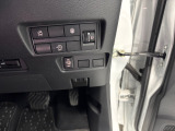 左側は電動スライドドアになっています!