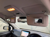 運転席と助手席にはサンバイザーを装備☆