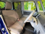 運転席まわりには十分なスペースがあり、大柄な方でもゆったり運転していただける環境です。
