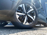 快適なショールームにて、お車選びのお手伝いから、ご購入後の整備待ちまで、ご対応致します。