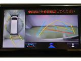 ハンドル操作連動ガイドライン付バックカメラ搭載。全方位、フロント、左右側面モニターも搭載しているので、周囲の状況を確認しながら駐車出来ます。ハイエースのように大きな車にはとても便利ですね。