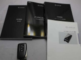 取説・メンテナンスノート・スマートキーの3点セットです。