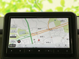 地図上に周辺の道路や地名が表示され、現在地と目的地までの道筋を確認しやすい画面です。縮尺や案内表示も見やすく、初めての場所へ向かう際にも役立ちます。
