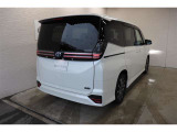 安心のトヨタの中古車は、ご購入後も安心のトヨタロングラン保証付き。別途有償にて選べる延長保証(+1年、+2年)もお選び頂けます。