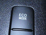 「ECOスイッチ」ONで省燃費制御モードになり燃費を向上させるように動作します。