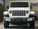 伝統のセブンスロットルグリルが一目でJeepと分かります。