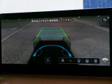 まるで車両の下が透けて見えるような映像で、路面の凹凸や落下物の回避をサポートしてくれるインビジブルフードビューです!映像を確認しながら死角となる直前の障害物もスムースに回避。接触などを未然に防ぎます!
