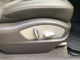 前席はヒーター付パワーシート