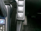 パーキングアシスト機能で、苦手な駐車もクルマがアシストしてくれるので、楽になりますね!(補助装置です)