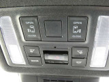 電動スライドドアのスイッチで車内からもスライドドアの開閉ができます。イージークローザー機能で半ドアになることも防止してくれます。
