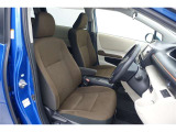 しっかりとしていて上質な座り心地のシートです。 座り心地も良くて長時間の運転も快適ですよ。 肌触りの良いシートが評判です。