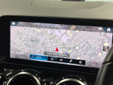 ●純正ナビ:一体感のあるナビは、高級感ある車内を演出してくれます。オーディオ機能も充実しておりますので、運転もより楽しめます♪