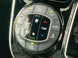【左右独立型フルオートエアコン】運転席と助手席でそれぞれお好みの温度に設定可能。同乗者にも配慮した、快適な空調をお届け致します。