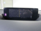 マツダコネクトの8.8インチワイドセンターディスプレイです。『Android Auto』『Apple CarPlay』や独自のコネクテッドサービスに対応したインターフェイスシステムです。