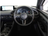 【運転席】最適なドライビングポジションでドライブをお楽しみください。