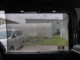 助手席ドア内側に目立つ傷や汚れは見当たりません。