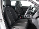Audi車はどの車種も全てレザーハンドルです。そこにはAudiのこだわりがあり質感の高いレザーでしっかりと手に馴染み、高級感を演出します。