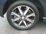 専用アルミホイール装備です。タイヤサイズは、165/55R15です。