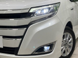 【LEDヘッドライト】悪天候や夜間走行時も良好な視界を確保し安心して運転できる高輝度LEDヘッドライトを装備!点灯速度が早く、消費電力も抑えられています。