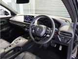 ◆視界広々で非常に運転しやすくロングドライブでも疲れを感じさせないすっきりとまとまったインパネ周りです。