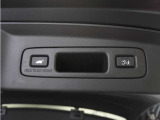 ◆予約クローズ機能付きパワーテールゲート◆キーや運転席のボタン、ハンズフリー機能など多彩なアクセスで自動開閉できます。