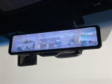 【デジタルインナーミラー】後方に設置されたカメラの映像がルームミラー型の液晶画面に送出されます。トランク内の荷物が満載でも、視界が妨げられることはありません。