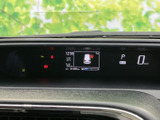 速度やシフト位置、時刻などの情報を運転席正面で確認でき、必要な表示をひと目で把握しやすい配置です。運転中も視線移動を抑えやすく、日々の運転を支えます。