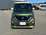日産のブランドを象徴するVモーショングリルです。