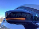 車両幅方向において外側にレイアウトされるので、第三者が視認しやすいドアミラーウィンカー!