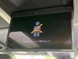 【フリップダウンモニター】大画面モニターで後席でもエンタメをお楽しみいただけます。小さなお子様にも大人気の装備です♪