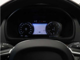 運転にかかわる主要な情報は、12.3インチのデジタル液晶ドライバー・ディスプレイにわかりやすく表示されます。お好みの表示パターンと背景色へと変更できますので、状況に合わせてお選びください。