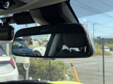 自動防眩ミラー搭載