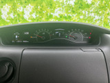 運転席前方にメーターや表示部がまとまり、走行に必要な情報を視線を大きく動かさず確認しやすい配置です。表示が見渡しやすく、日々の運転時にも必要な情報を手軽にチェックできます。