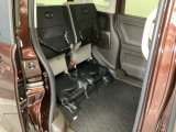リアシート座面を持ち上げると、背の高い荷物を積むのに便利なトールモードに変身します!多彩なシートアレンジで使い勝手良好!
