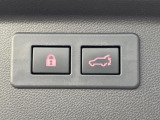 【パワーバックドア】スマートキーや運転席のボタンを押すだけでリアゲートが自動で開閉します!荷物を持っている時や、高い位置にあるバックドアを閉める際に便利な機能です♪