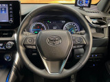 【純正革巻きステアリング】上質な革を使用することで、手にしっかり馴染みとても運転しやすいハンドルです♪