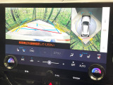 【パノラミックビューモニター】専用のカメラにより、上から見下ろしたような視点で360度クルマの周囲を確認することができます☆死角部分も確認しやすく、狭い場所での切り返しや駐車もスムーズに行えます。