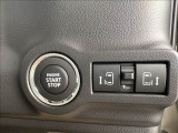 電動スライドドアは運転席からも開閉が可能で便利です。
